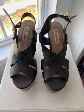 Steve Madden Black Leather Crisscross Platform Sandals with Gold Buckle